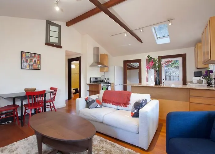 Berkeley Cottage, Comfy, Stylish Good Wi-Fi