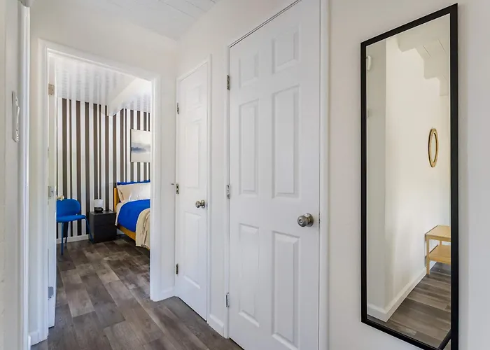 Chic Abode In Central Berkley
