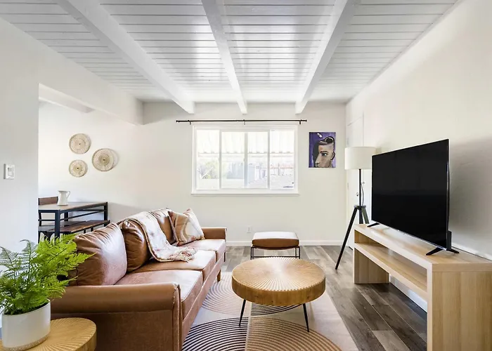 Chic Abode In Central Berkley
