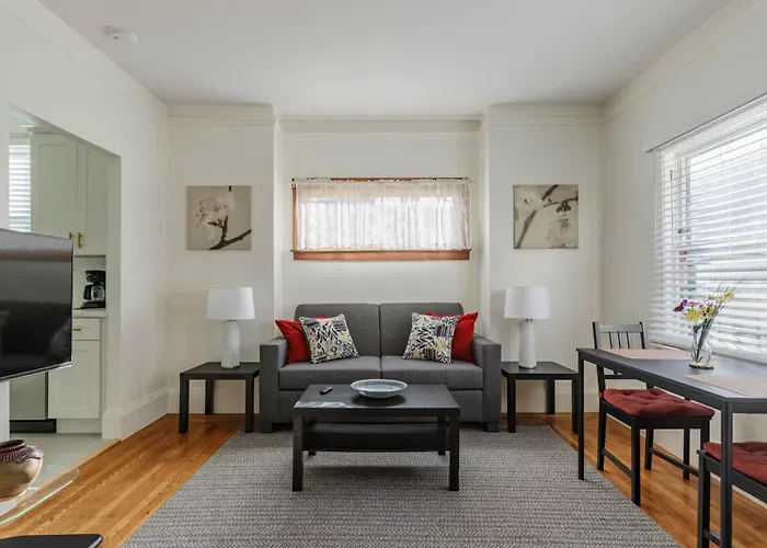 4 - Berkeley Private Apartment With Parking & Laundry